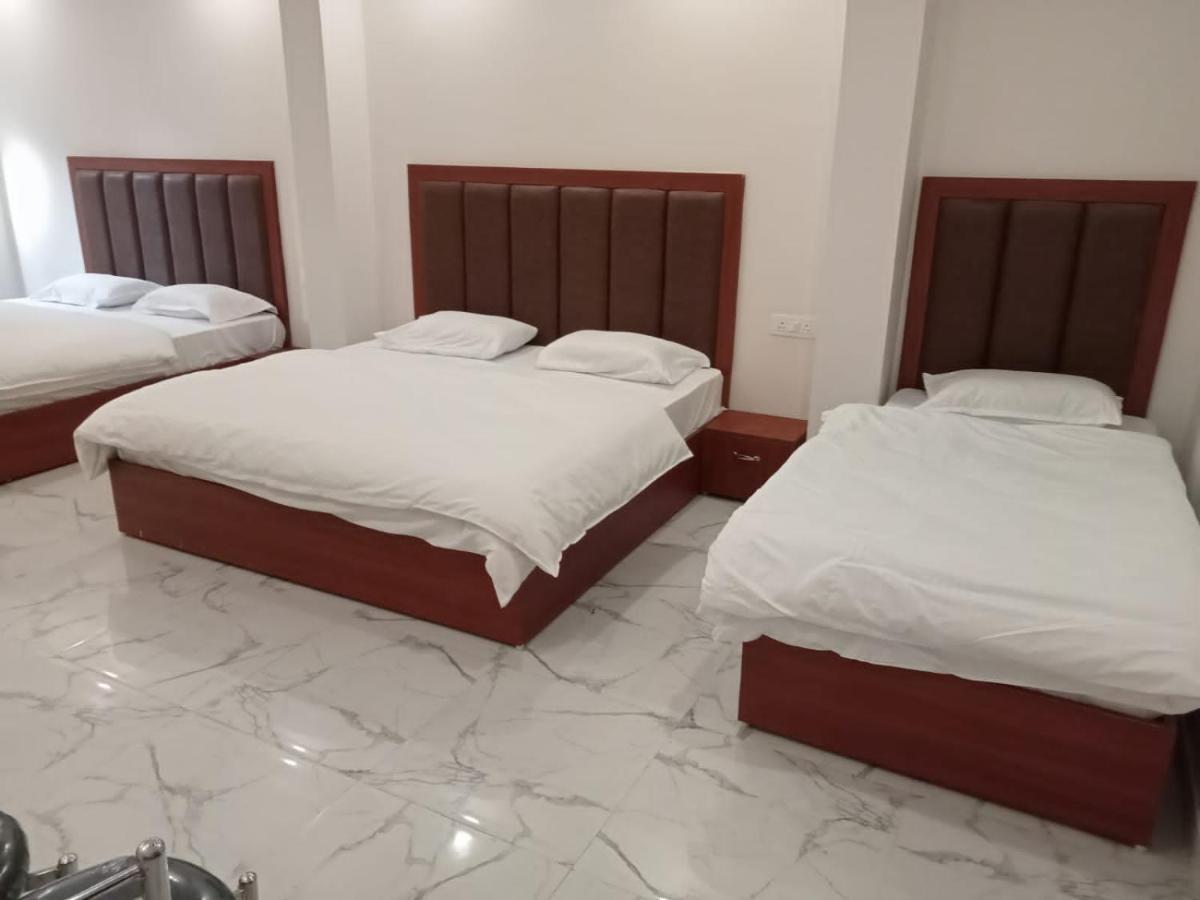 Hotel Kaushik Palace Haridwār Exteriör bild
