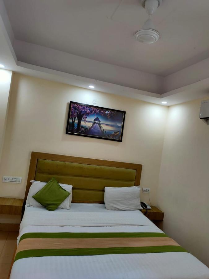Hotel Kaushik Palace Haridwār Exteriör bild
