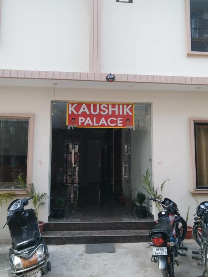 Hotel Kaushik Palace Haridwār Exteriör bild